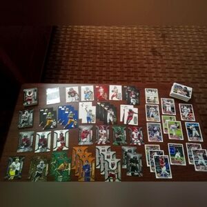 Nice lot of football/baseball cards!!